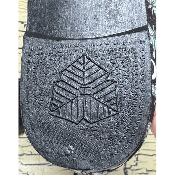 Em & Sprout Luna Moth Canvas Slip On Shoes Women Size 9 Black White Green - Picture 11 of 12